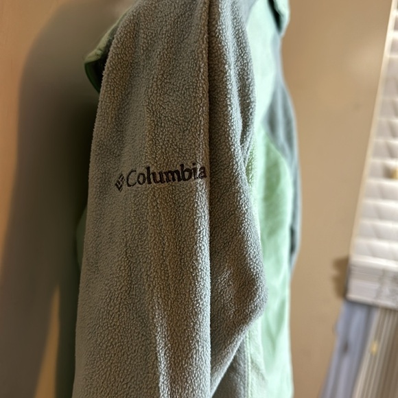 Green Columbia pull over - Picture 5 of 7